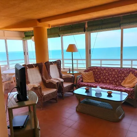 Apartmán Spacious Attic W/ Views, Two Terraces & Pool