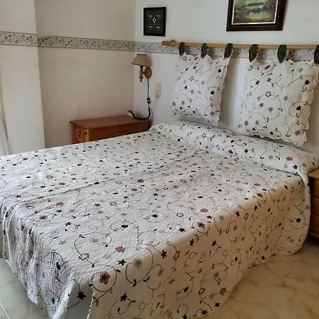 Spacious Attic W/ Views, Two Terraces & Pool Apartmán *
